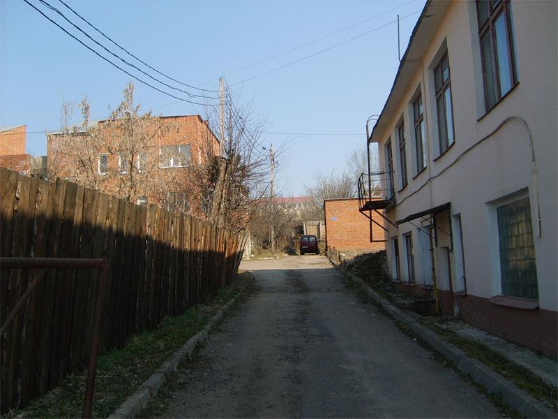 вверх